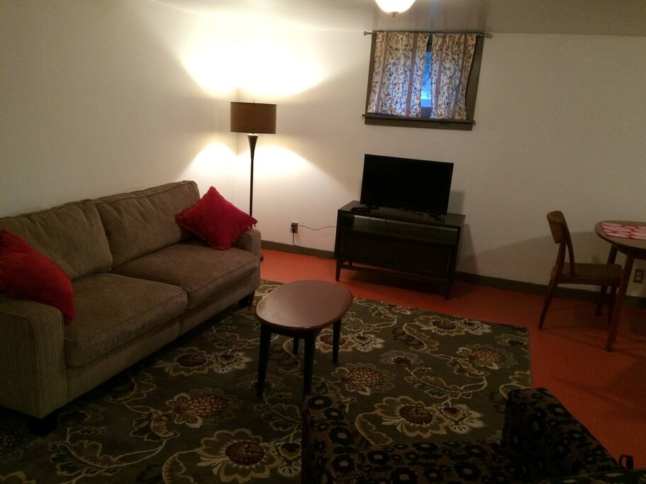 Sitting area with Flat screen TV/ Games and puzzles