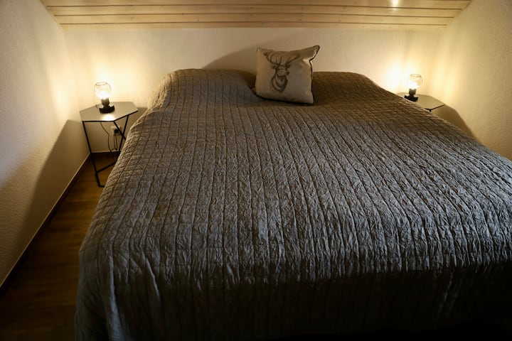 مرتبة مربعة بقاعدة زنبركية 1.80 × 2.00