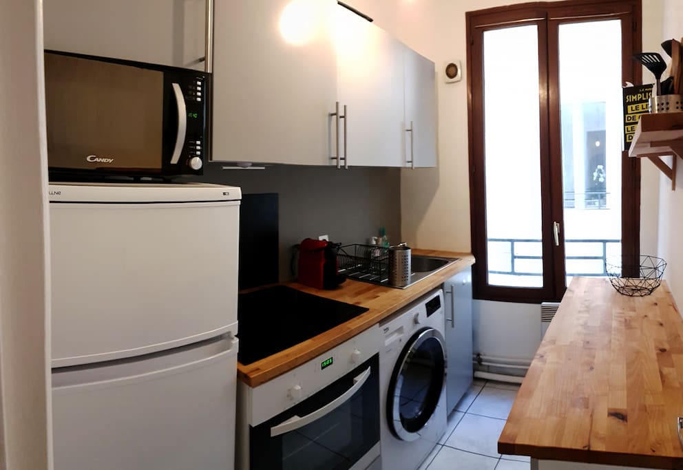 Cuisine (frigo, micro-onde, four, plaque à induction, Nespresso, lave-linge séchant…) / Kitchen (fridge, micro waves, oven, induction plate, Nespresso coffee machine, washing machine / dryer…)