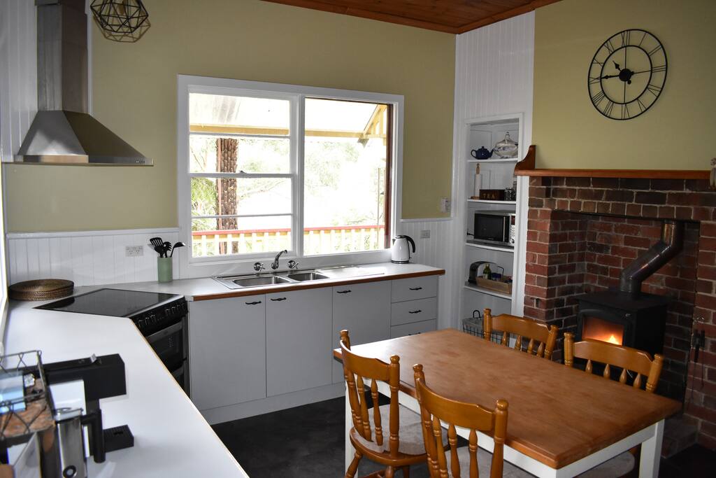 Lola's country style kitchen