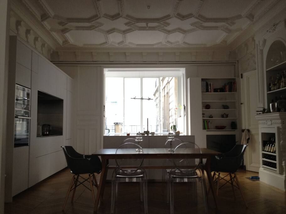 The 30 m2 large open kitchen with the diner table
