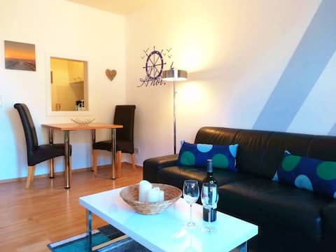 Beliebte Airbnb-Anzeige: Modern studio for two - only 100 meters from the sea! in Mönchgut