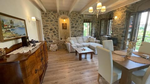 Popular Airbnb listing: Rodanthe's Guest House in Δήμος Γορτυνίας