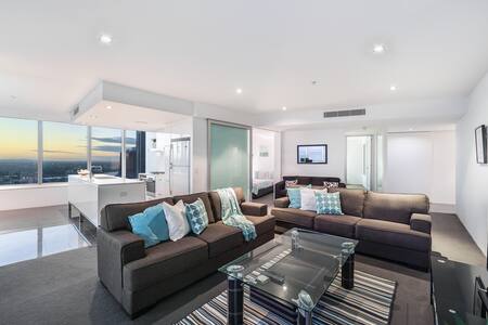 Q1 44th fl. Spectacular Views,  Q1大厦44层豪华海景度假公寓