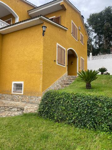 UN HOGAR ACOGEDOR. SOLO PARA FAMILIAS gallery image 3