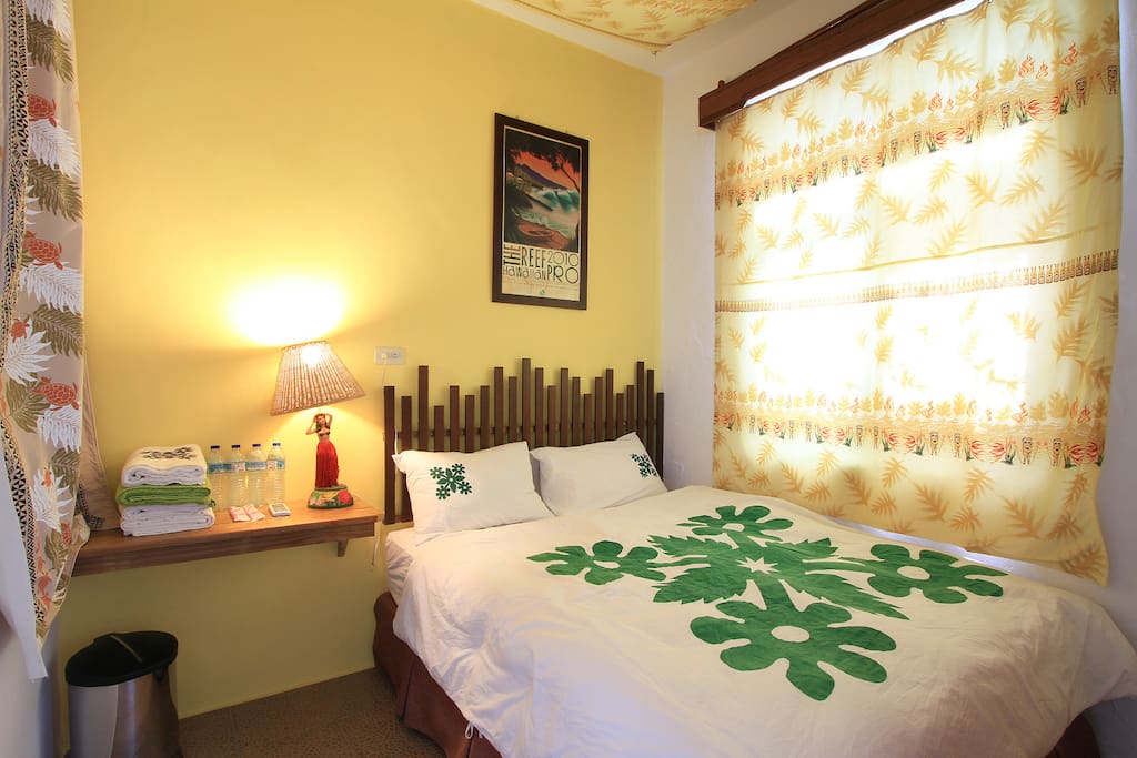 Delux Private Room for 4-person Delux4人套房其中1間2人房(圖騰房) One of rooms for Delux Private room for 4-person ( TiKi Room )