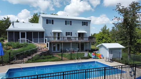 Making Memories: 3 levels, 6 bedrooms, pool, acres