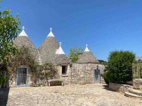 Fantastic Trullo with private Pool, scenic views.