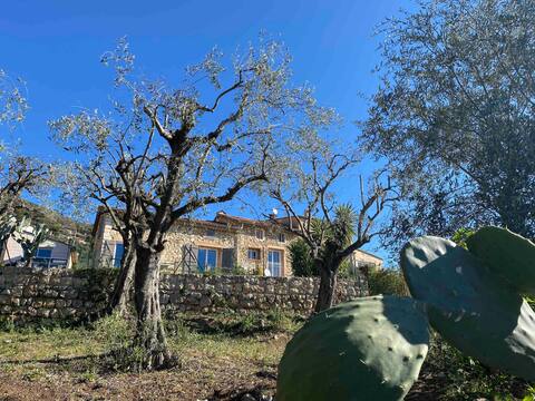 Provençal farmhouse 10 minutes from Grasse – sea view
