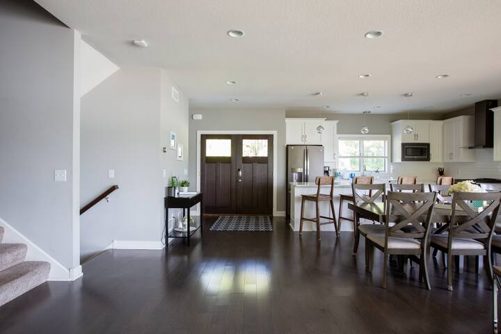 Beautiful Lake Home gallery image 5