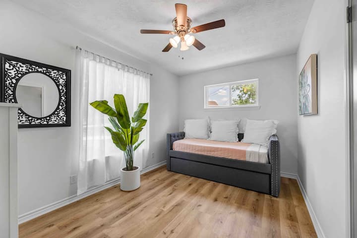 เตียงเดี่ยวมีล้อ 