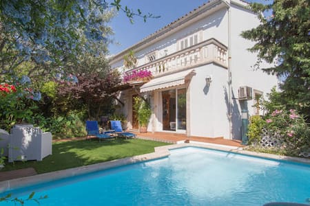 Bed&Breakfast in house with pool