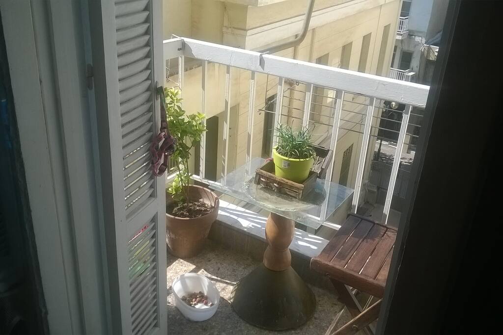 Μπαλκονακι πισω πλευρας