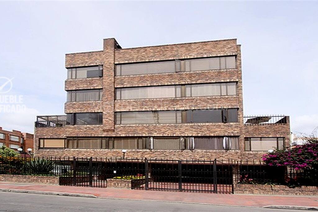 Edificio con seguridad 24 hrs