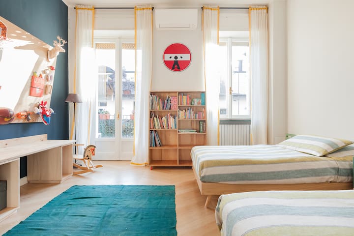 Luminoso appartamento con terrazzo verdeggiante nel cuore dei Navigli gallery image 3