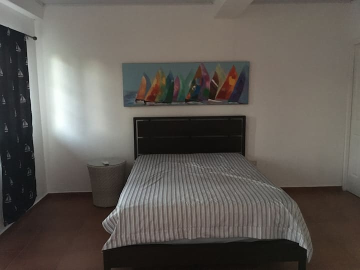 ห้องนอน #3 มี
เตียงควีนไซส์ 1 เตียงห้องน้ำผ้าม่านสีดำวิวสวยและตั้งอยู่ที่ชั้นล่างในชั้นเดียวกับสระว่ายน้ำ 