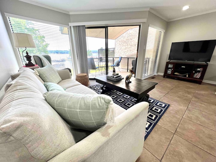 Lakefront Condo Pool, Private Balcony & Boat Slip - Hot Springs, AR