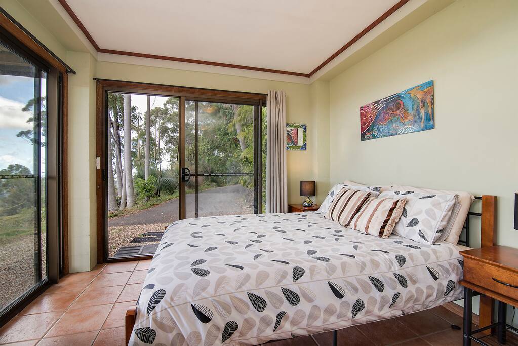 Queen bed and entrance