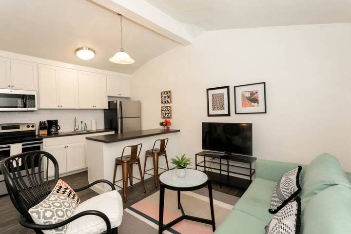 Walk (5 Minutes) to Zilker Park and Barton Springs