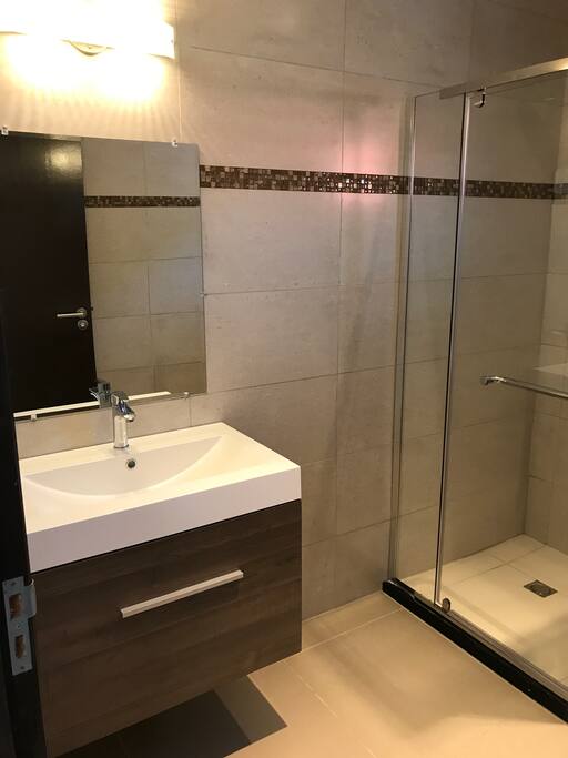 Brand new bathroom. Towels in the drawer!