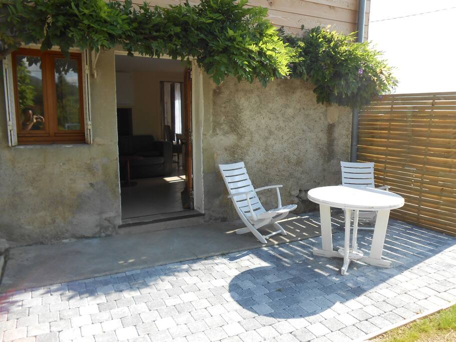 terrasse extérieur et entrée