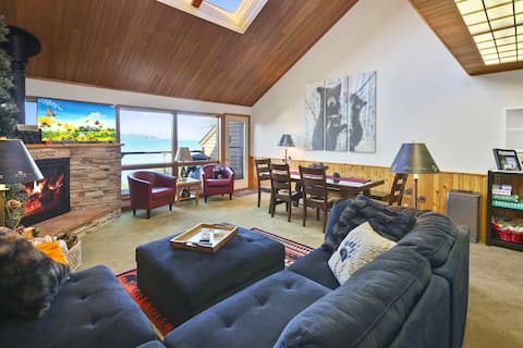 North Shore Nirvana: Lakefront, Deck, Fireplace