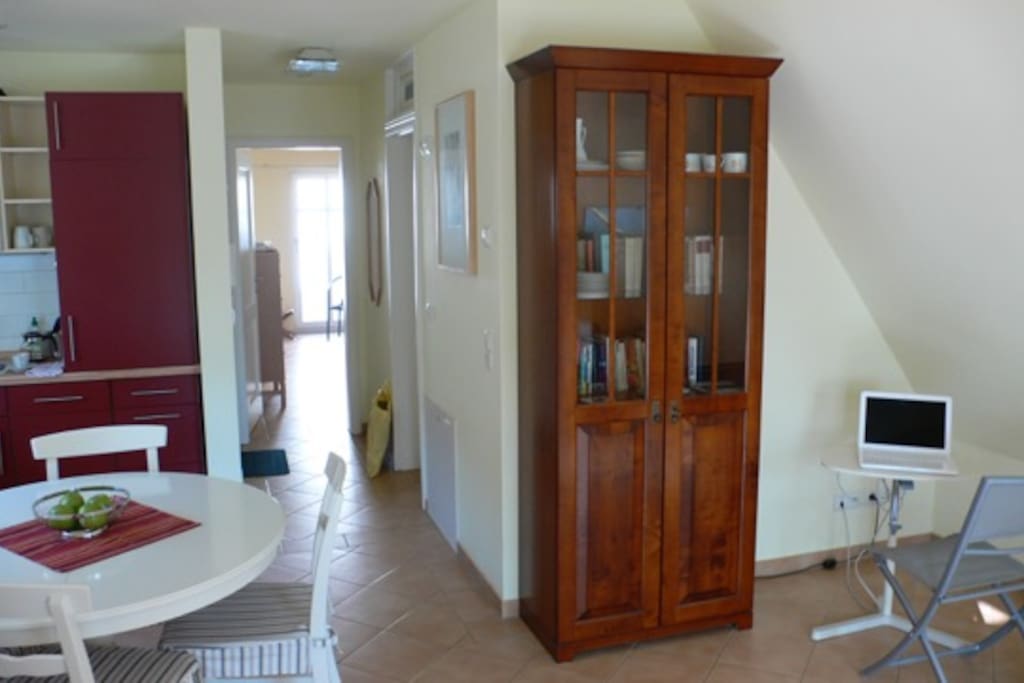 Blick vom Wohnzimmer zum Schlafzimmer