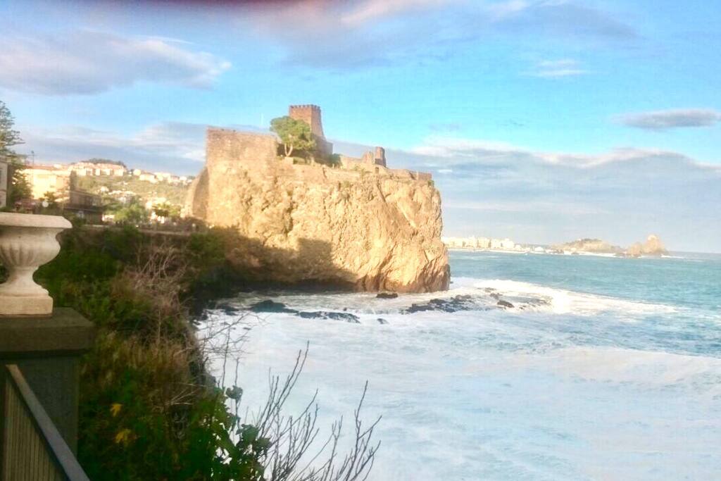 Acicastello