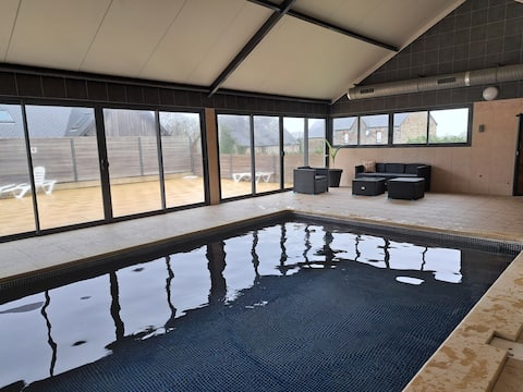 La Chaumière, with pool, near St Michel