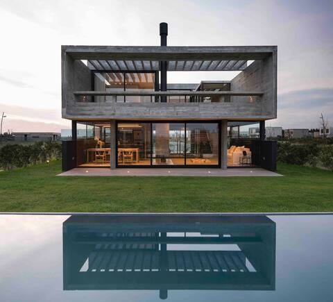 Nordelta Concrete box /Design house in Hormigon