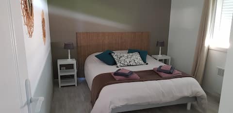 Successful Airbnb property: independent air-conditioned accommodation, outdoor kitchen in La Teste De Buch