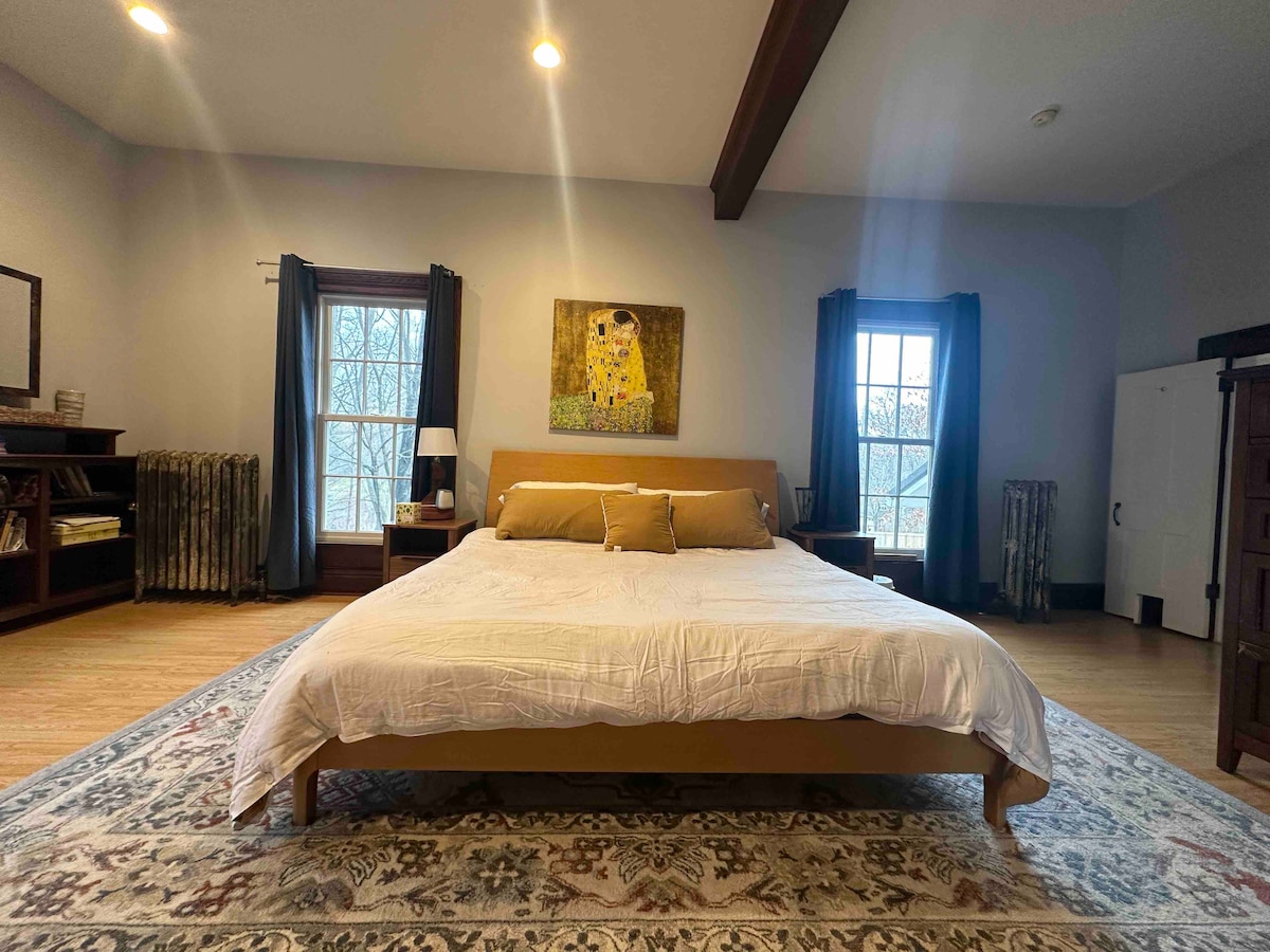 King size organic mattress in the master suite. Overhead fan or AC window unit. Your own bathroom with waterfall shower and fireplace.