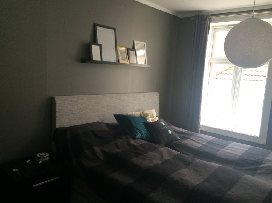 Master bedroom, double bed