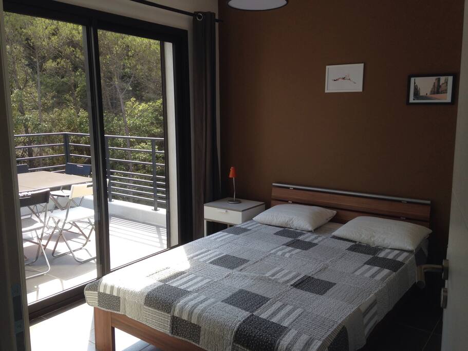 Toutes les chambres donnent sur une terrasse et ont vue sur la nature
