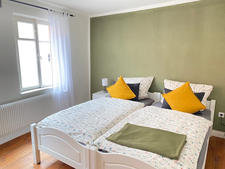 Schlafzimmer 1