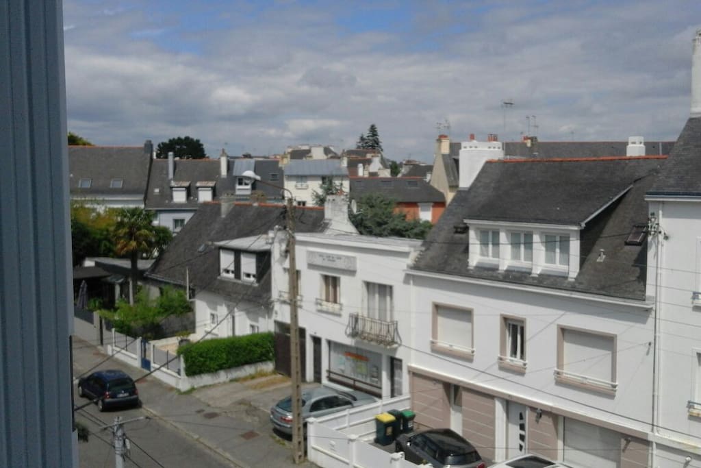 vue du séjour et de la chambre à gauche