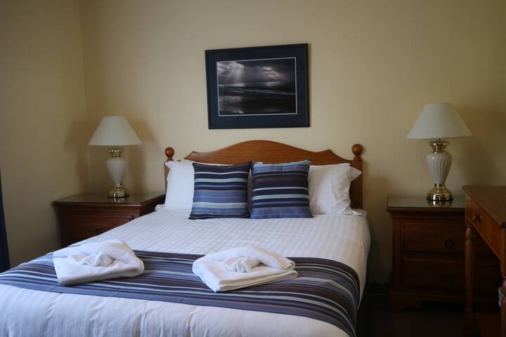 Swan Cottage- 2 bedroom gallery image 5