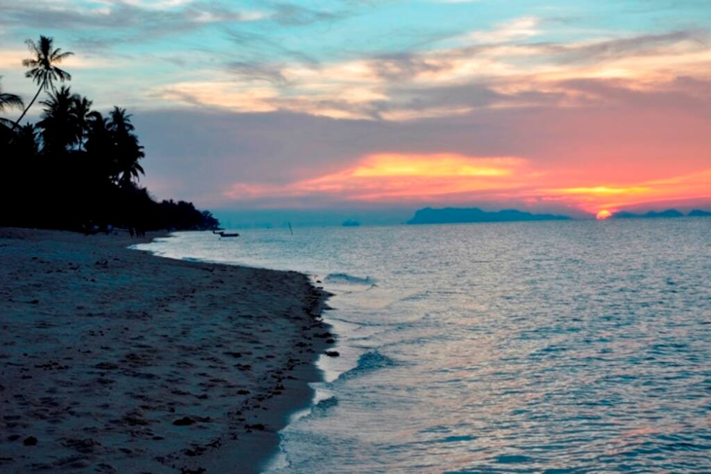 La plage au coucher de soleil