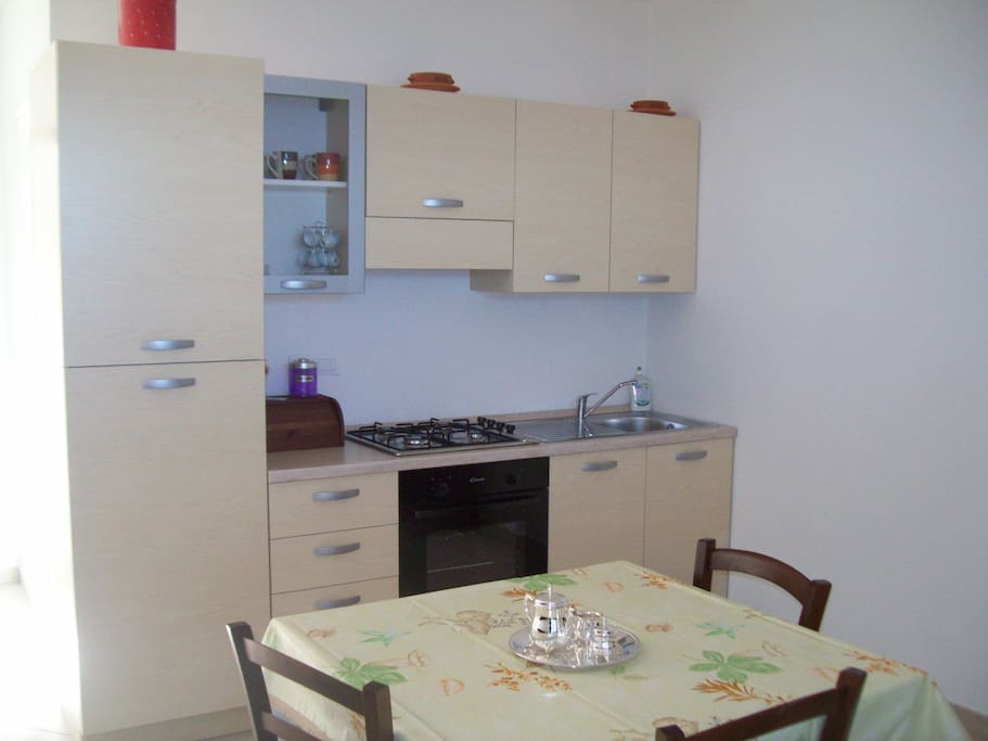 Cucina attrezzata con divano letto 2 posti