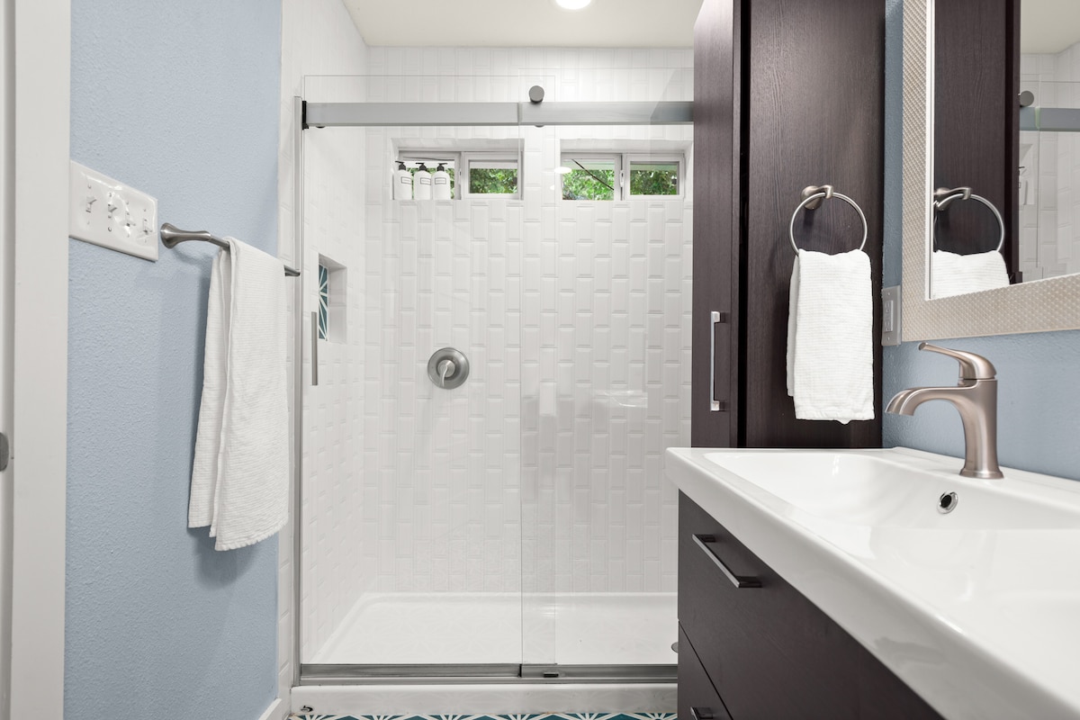 East Austin Hideaway | 2BR/2BA + Yard