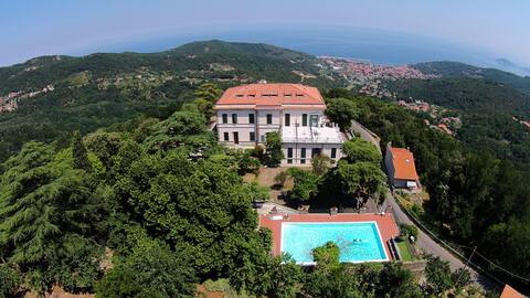 Historic house with sea view with s/pool