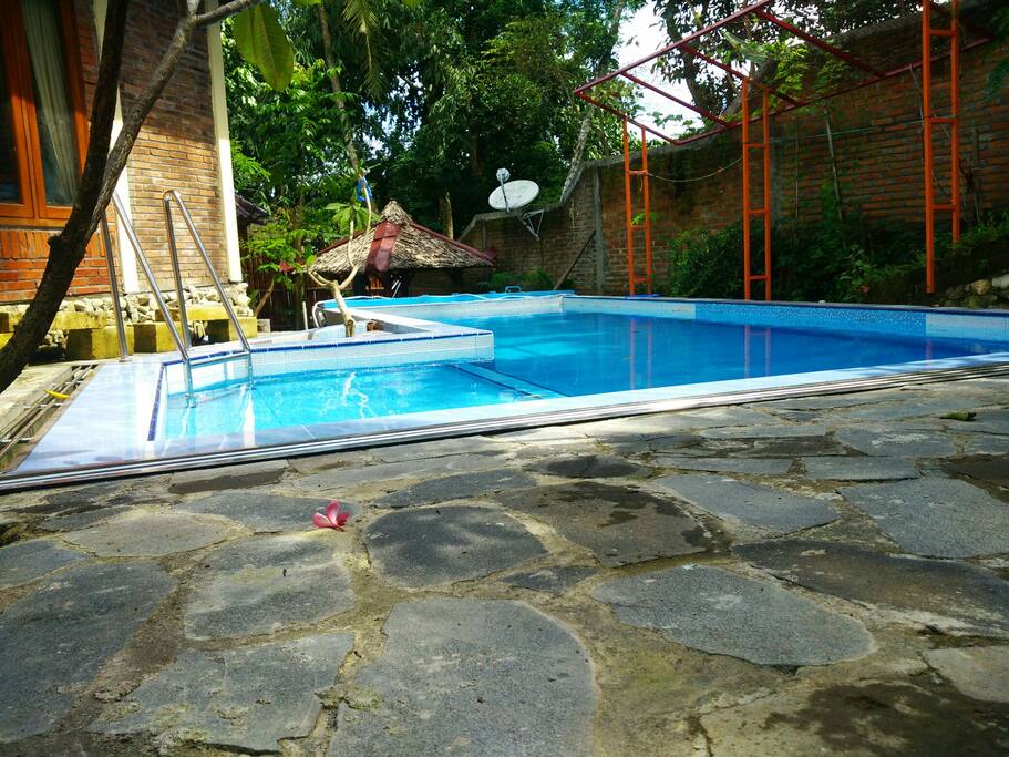 Kolam renang bersama