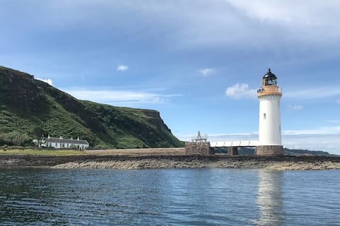 Popular Airbnb listing: Rubha nan Gall Lighthouse Keeper's Cottage in Kilninian And Kilmore