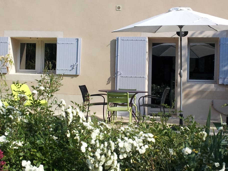 La terrasse pour un déjeuner au soleil