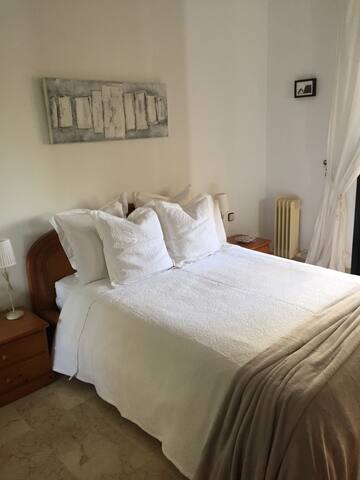 BEAUTIFUL AND QUITE ROOM WITH PRIVATE BATH