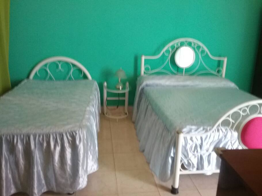Una de las dos habitaciones.