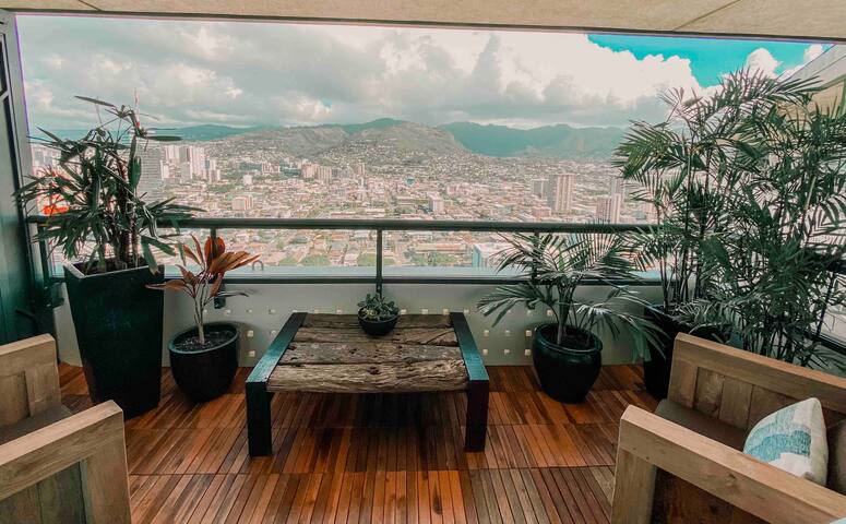 The Penthouse modern luxury in Waikiki gallery image 2