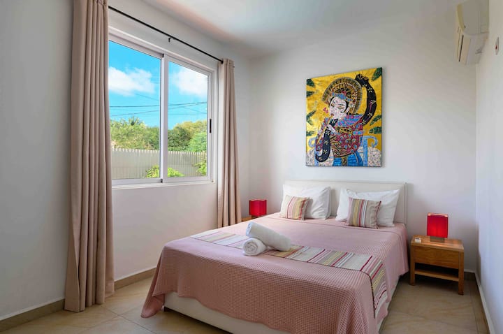 Двойна стая с изглед към басейна