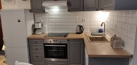 Successful Airbnb property: New beachfront apartment - parking, grill, terrace in Općina šolta