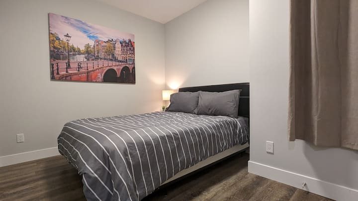 غرفة نوم 1 تضم سرير كوين